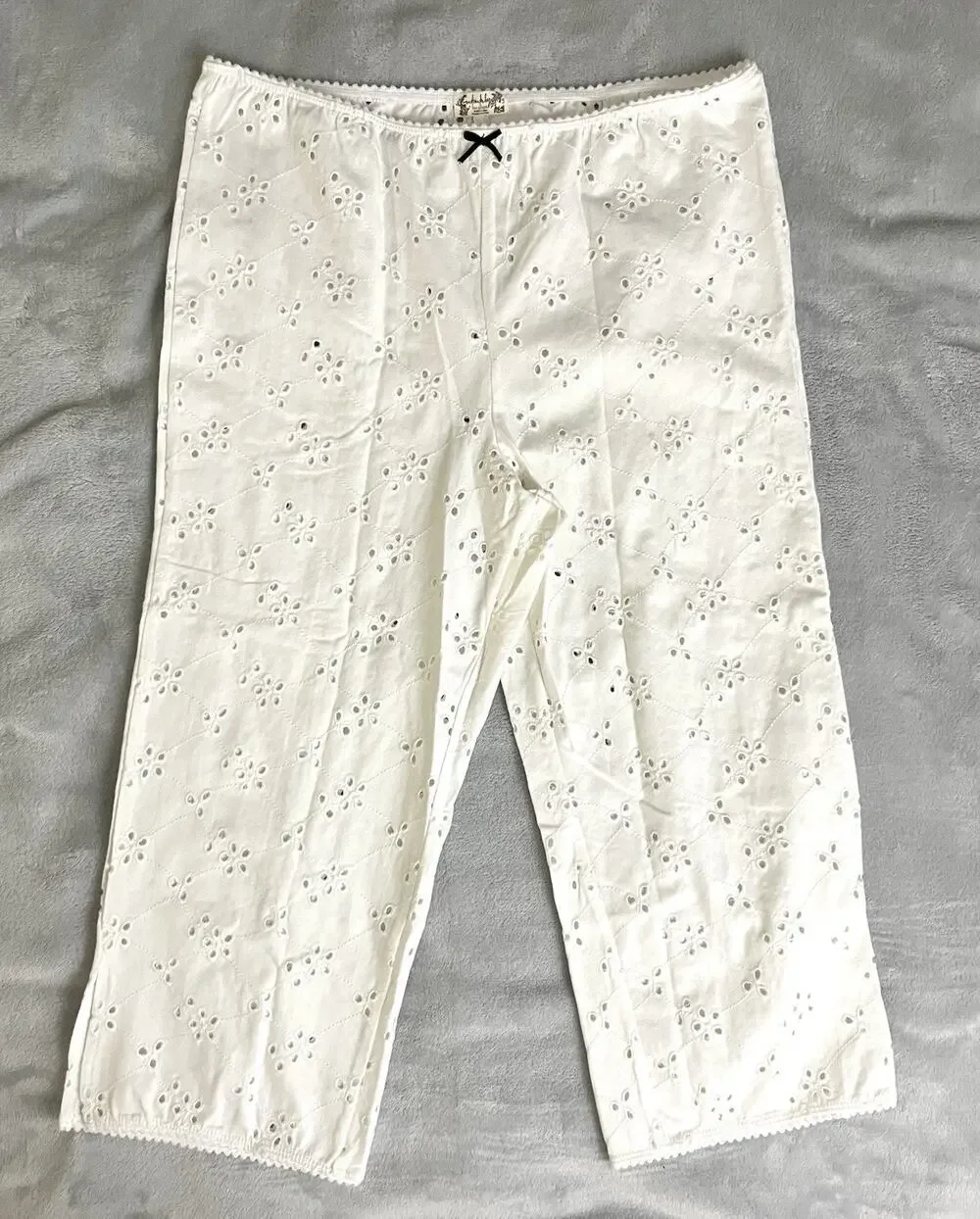 Free People Intimately Ivory Eyelet Size L Capri Pants Crop Coquette Flirty NEW